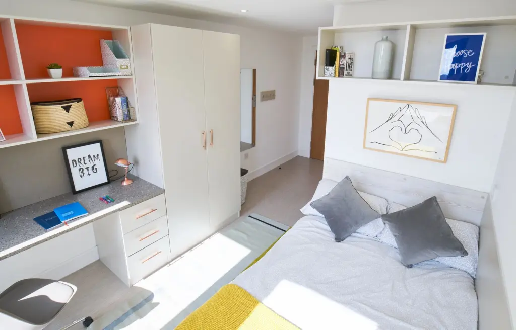 Classic Plus Ensuite - 1