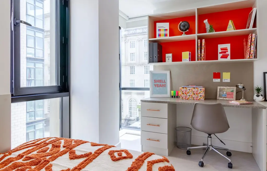 Premium City View Ensuite - 4