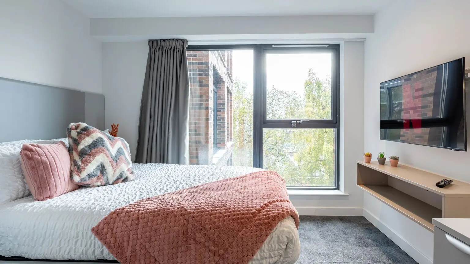 Studio Platinum River View - 1