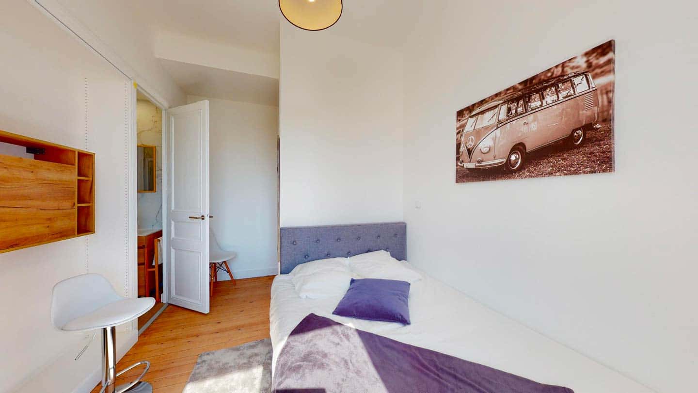 Room In Rue De L'Épine, Nantes For 426 M² With 16 Bedrooms - 1