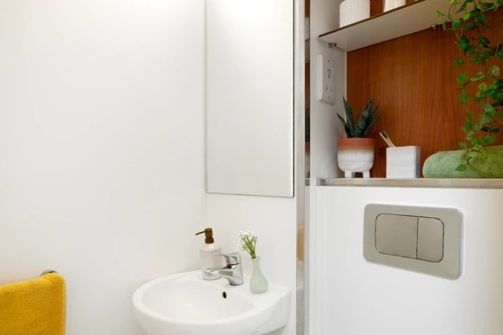  Large High Double Studio  -  Charlton Court  - Gallery -  3