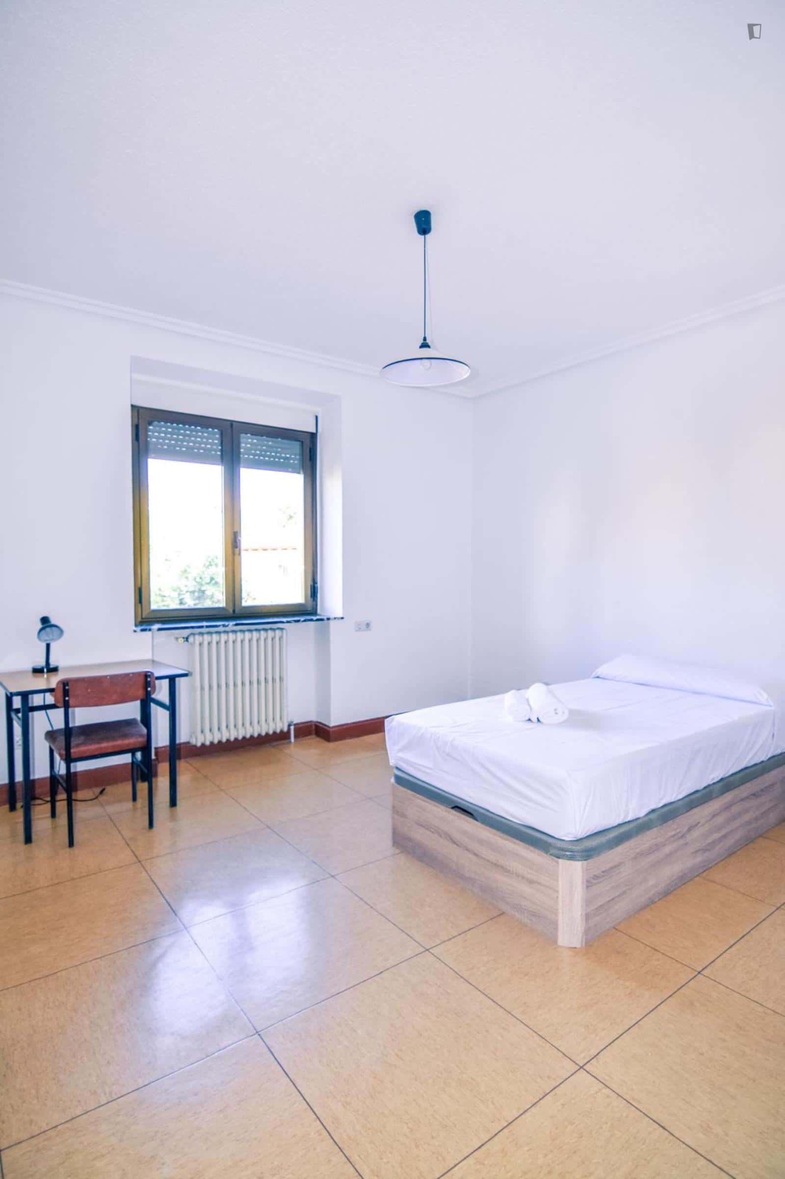 Room For 1700 M² With 36 Bedrooms - 1