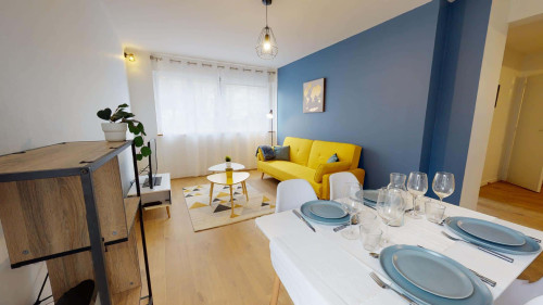 Room in Rue du Petit Revoyet, Oullins-Pierre-Bénite for 84 m² with 4 bedrooms