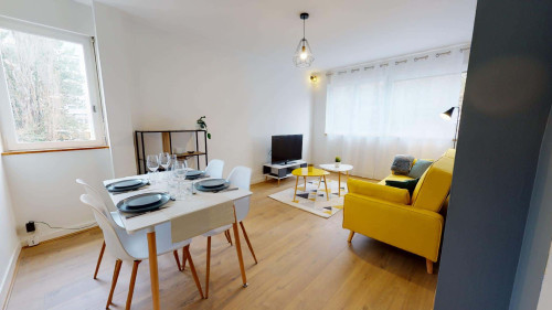 Room in Rue du Petit Revoyet, Oullins-Pierre-Bénite for 84 m² with 4 bedrooms