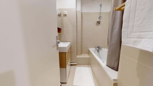 Room in Rue du Petit Revoyet, Oullins-Pierre-Bénite for 84 m² with 4 bedrooms - Gallery - 7