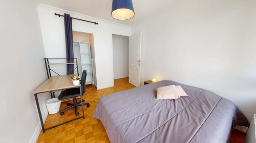Room in Boulevard de l'Europe, Oullins-Pierre-Bénite for 88 m² with 5 bedrooms