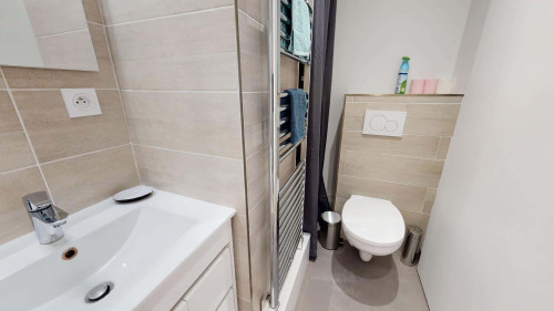 Room in Boulevard de l'Europe, Oullins-Pierre-Bénite for 88 m² with 5 bedrooms - Gallery - 13