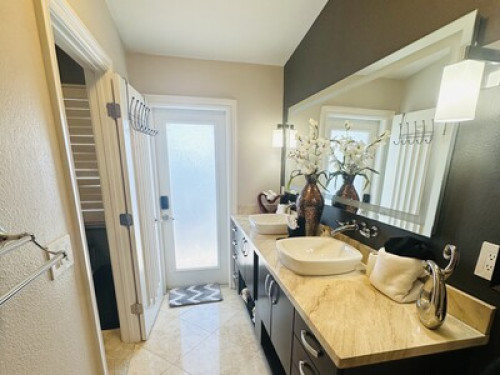 Premium Private Room - Gallery - 6