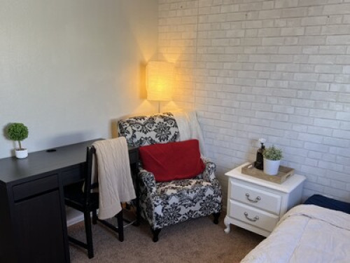 Small Private Room in Family Home - Gallery - 4