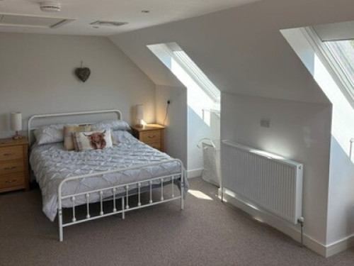 Large bedroom with private bathroom - Gallery - 10