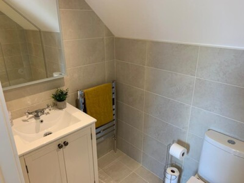 Large bedroom with private bathroom - Gallery - 5