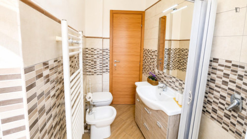 Double bedroom, with balcony, in 3-bedroom apartment - Gallery - 8