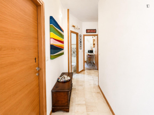 Double bedroom, with balcony, in 3-bedroom apartment - Gallery - 9