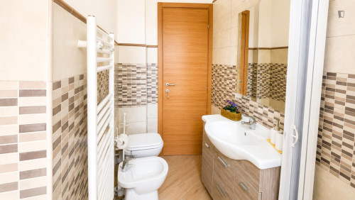 Double bedroom, with balcony, in 3-bedroom apartment - Gallery - 7