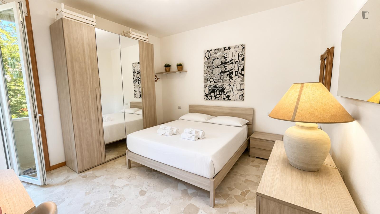 Double Bedroom, With Balcony, In 3-Bedroom Apartment - 1