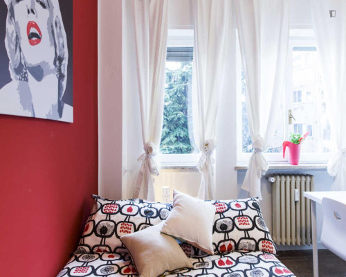 Bright double bedroom near the Gambara subway station