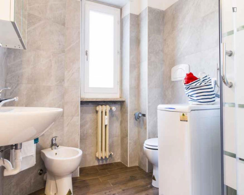 Bright double bedroom near the Gambara subway station - Gallery - 9