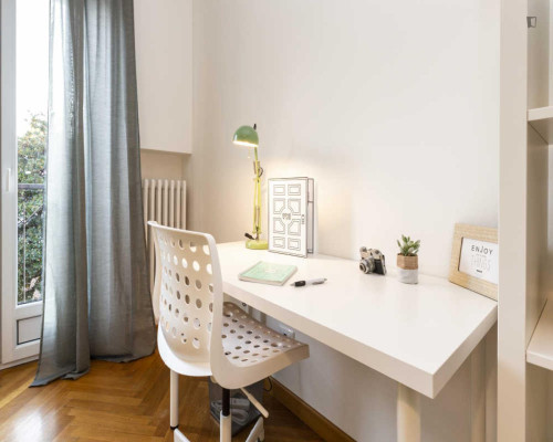 Grand double bedroom in Porta Vittoria - XII Marzo