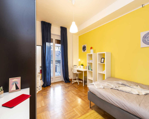 Inviting double bedroom in Porta Vittoria - XII Marzo