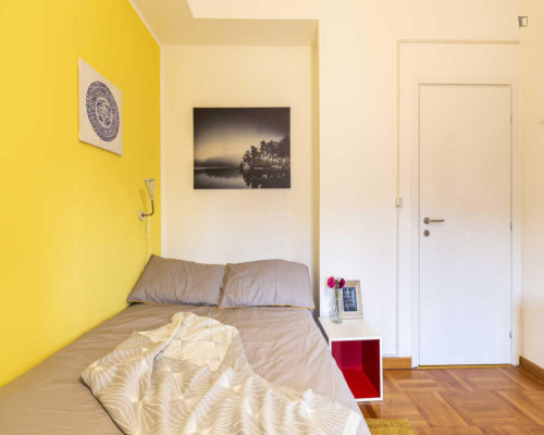 Inviting double bedroom in Porta Vittoria - XII Marzo