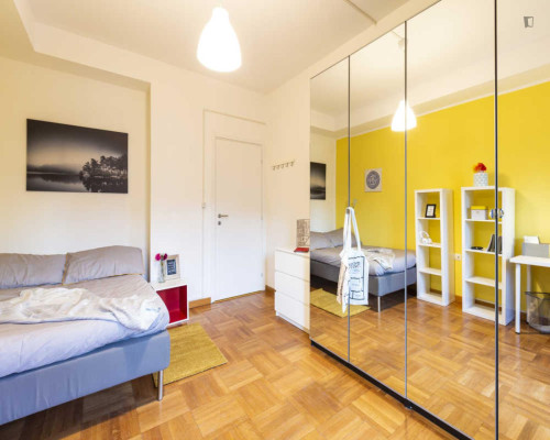 Inviting double bedroom in Porta Vittoria - XII Marzo