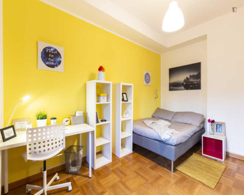 Inviting double bedroom in Porta Vittoria - XII Marzo