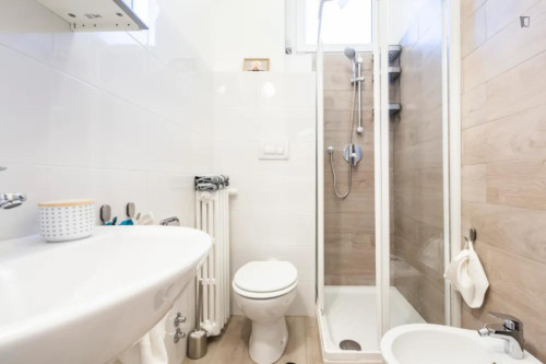 Inviting double bedroom in Porta Vittoria - XII Marzo - Gallery - 20