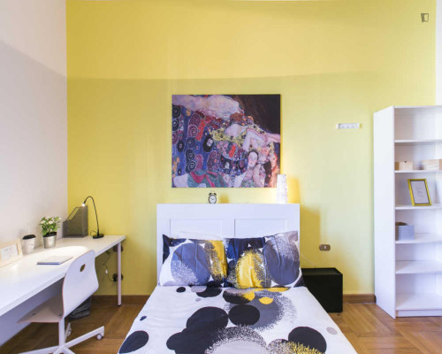 Welcoming double bedroom near the Polytechnic University (Campus Bovisa Durando)