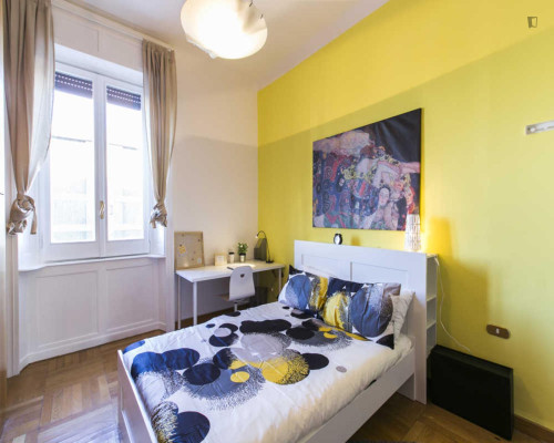 Welcoming double bedroom near the Polytechnic University (Campus Bovisa Durando)