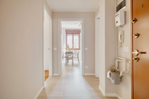 Inviting double bedroom in Affori - Gallery - 2