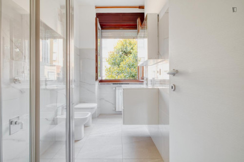 Inviting double bedroom in Affori - Gallery - 5