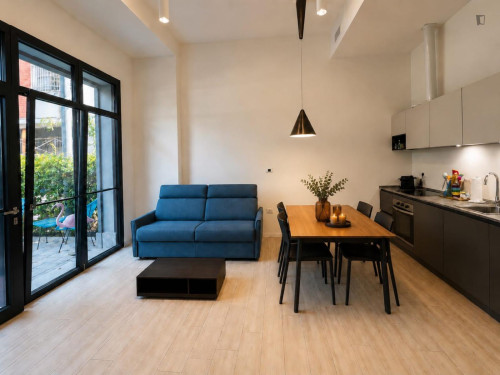 Modern Apartment with Pool and Patio - Gallery - 18