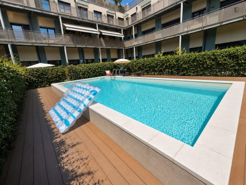 Modern Apartment with Pool and Patio - Gallery - 9