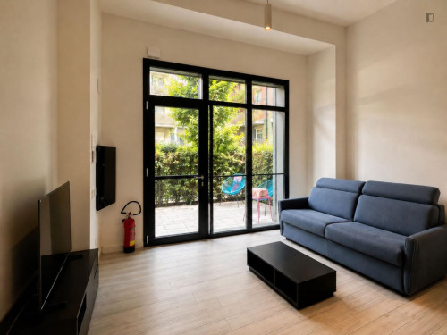 Modern Apartment with Pool and Patio - Gallery - 19