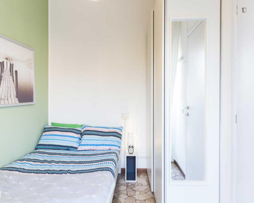 Cozy double bedroom near the Gambara subway station - Gallery - 5