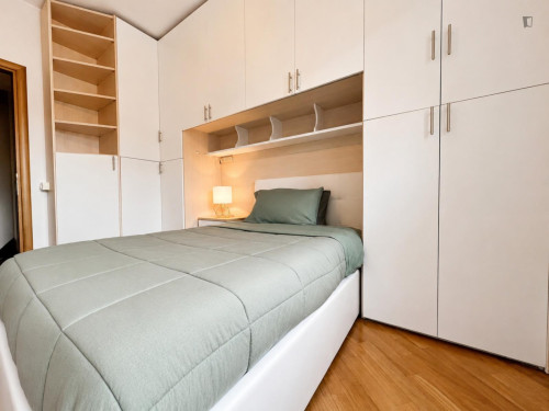 Spacious 3-Bedroom Apartment in Milan - Gallery - 11