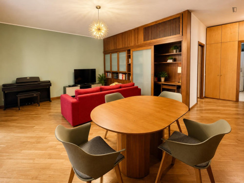 Spacious 3-Bedroom Apartment in Milan