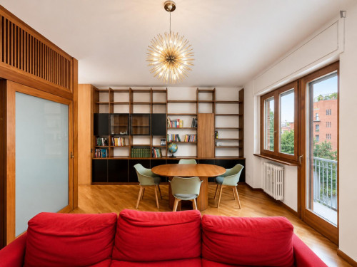 Spacious 3-Bedroom Apartment in Milan