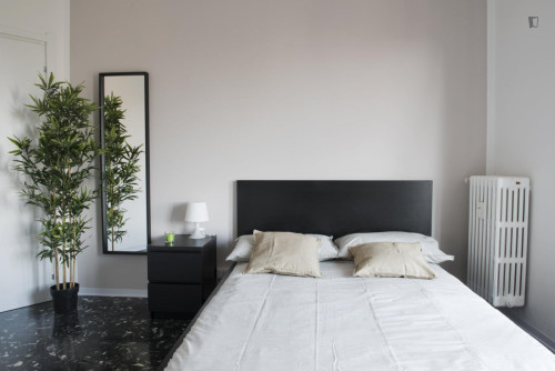 Tasteful double bedroom in Lorenteggio