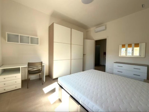 Singe bedroom in a 4-Bedroom Apartment in Florence - Gallery - 2