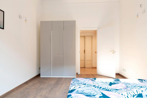 Bright double bedroom in a 4-bedroom apartment, near Lima metro station
