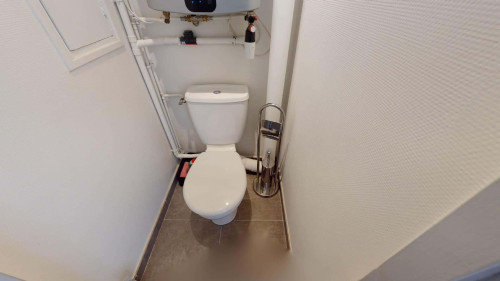 Room in Boulevard de l'Europe, Oullins-Pierre-Bénite for 82 m² with 3 bedrooms