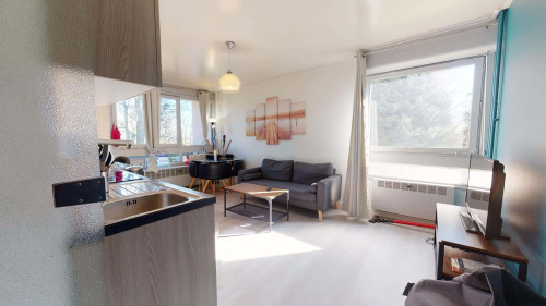 Room in Boulevard de l'Europe, Oullins-Pierre-Bénite for 82 m² with 3 bedrooms