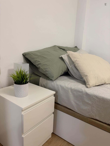 Apartment in Calle de Vidal de Canellas, Zaragoza for 67 m² with 4 bedrooms - Gallery - 8