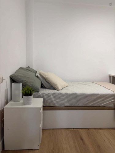 Apartment in Calle de Vidal de Canellas, Zaragoza for 67 m² with 4 bedrooms