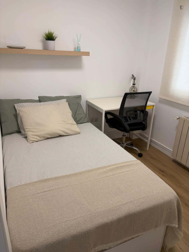 Apartment in Calle de Vidal de Canellas, Zaragoza for 67 m² with 4 bedrooms - Gallery - 10