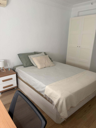 Apartment in Calle de Vidal de Canellas, Zaragoza for 67 m² with 4 bedrooms - Gallery - 14