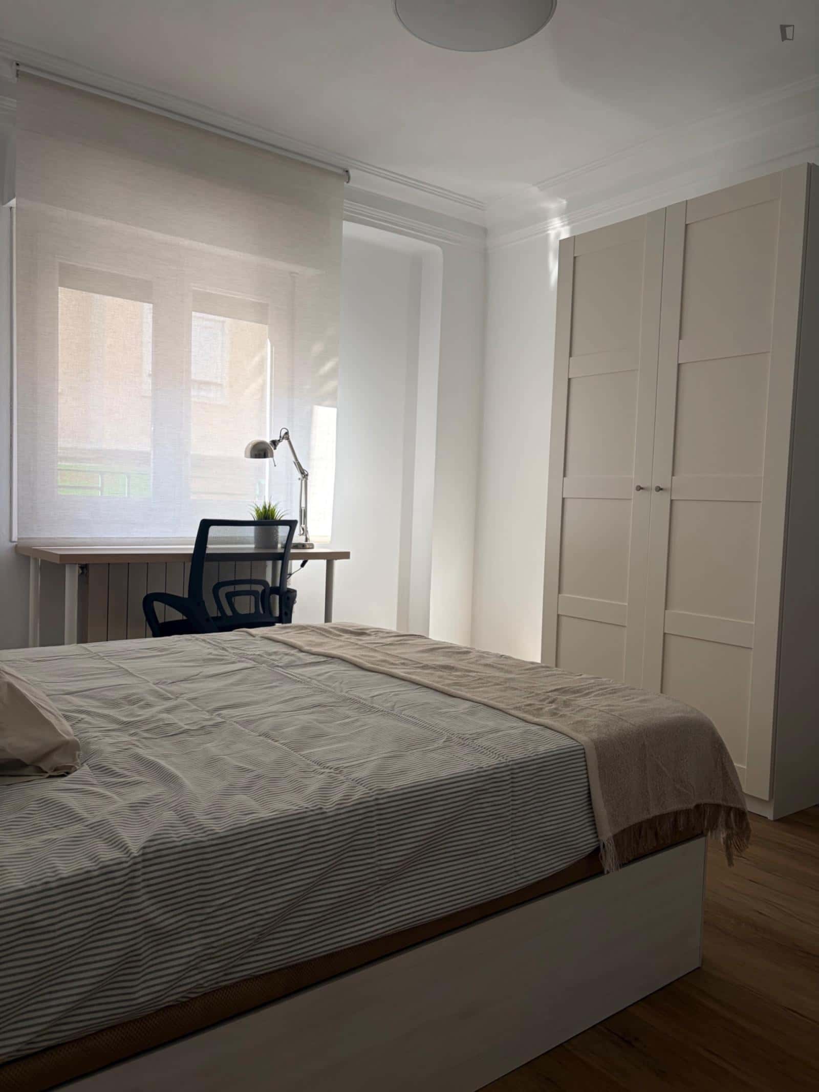 Apartment In Calle De Vidal De Canellas, Zaragoza For 67 M² With 4 Bedrooms - 1