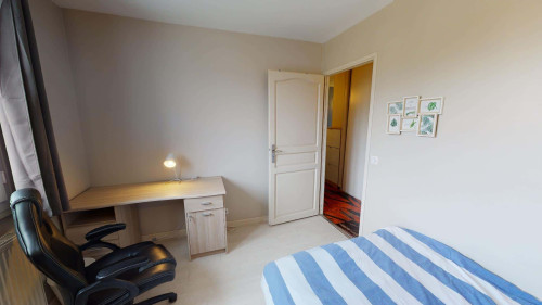 Room in Rue Alphonse Allais, Saint-Martin-d'Hères for 64 m² with 4 bedrooms