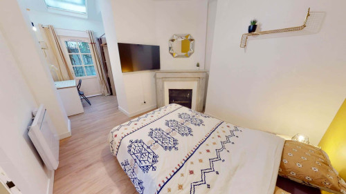 Room in Rue Pasteur, Pau for 106 m² with 6 bedrooms